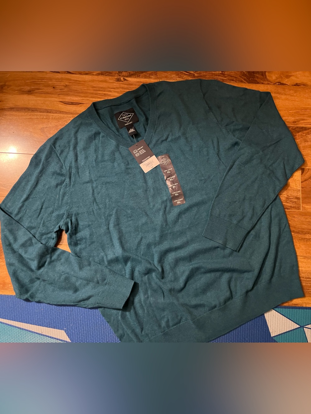 NWT Men's V-Neck Teal Pull-Over Sweater